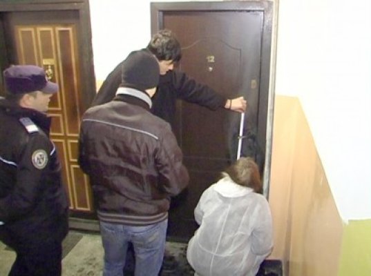 O femeie a fost găsită în stare de putrefacţie, în locuinţa sa, pe Lăpuşneanu